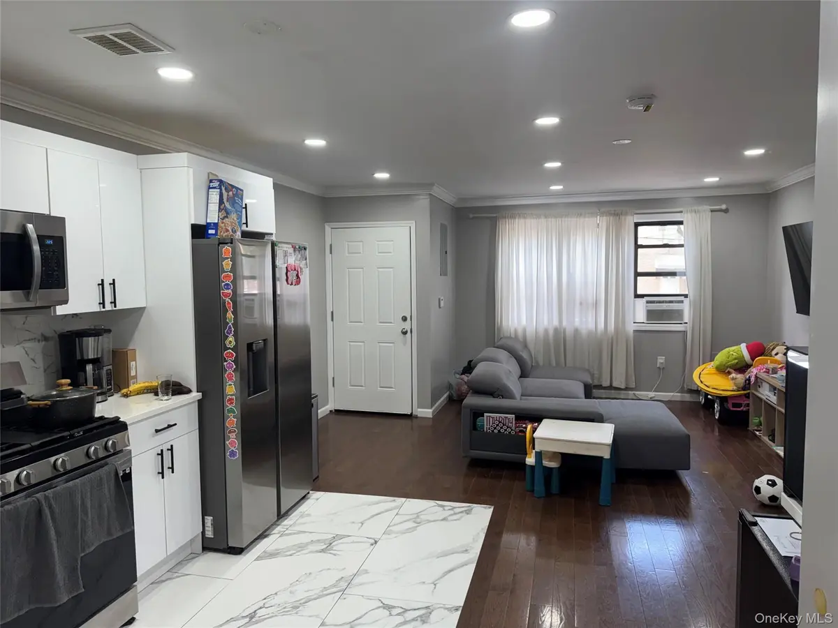 1932 21st DR, Astoria, NY 11105