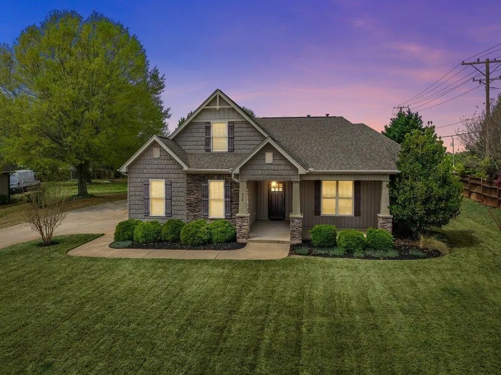 204 Harvest Wood LN, Woodruff, SC 29388