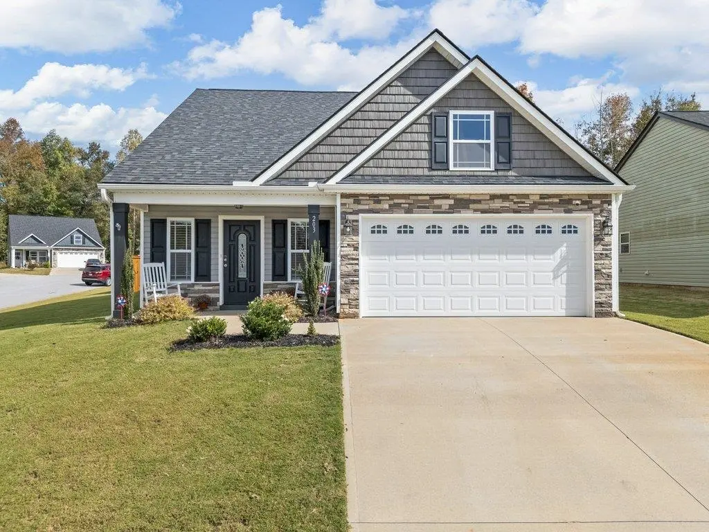 203 Minnie Crain DR, Inman, SC 29349
