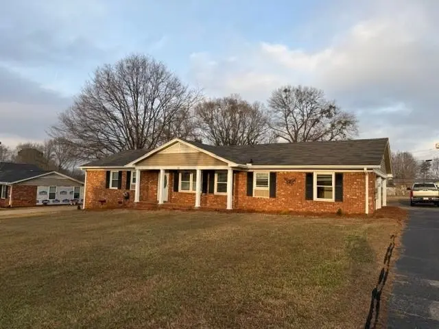 18 Annandale DR, Boiling Springs, SC 29316-9313