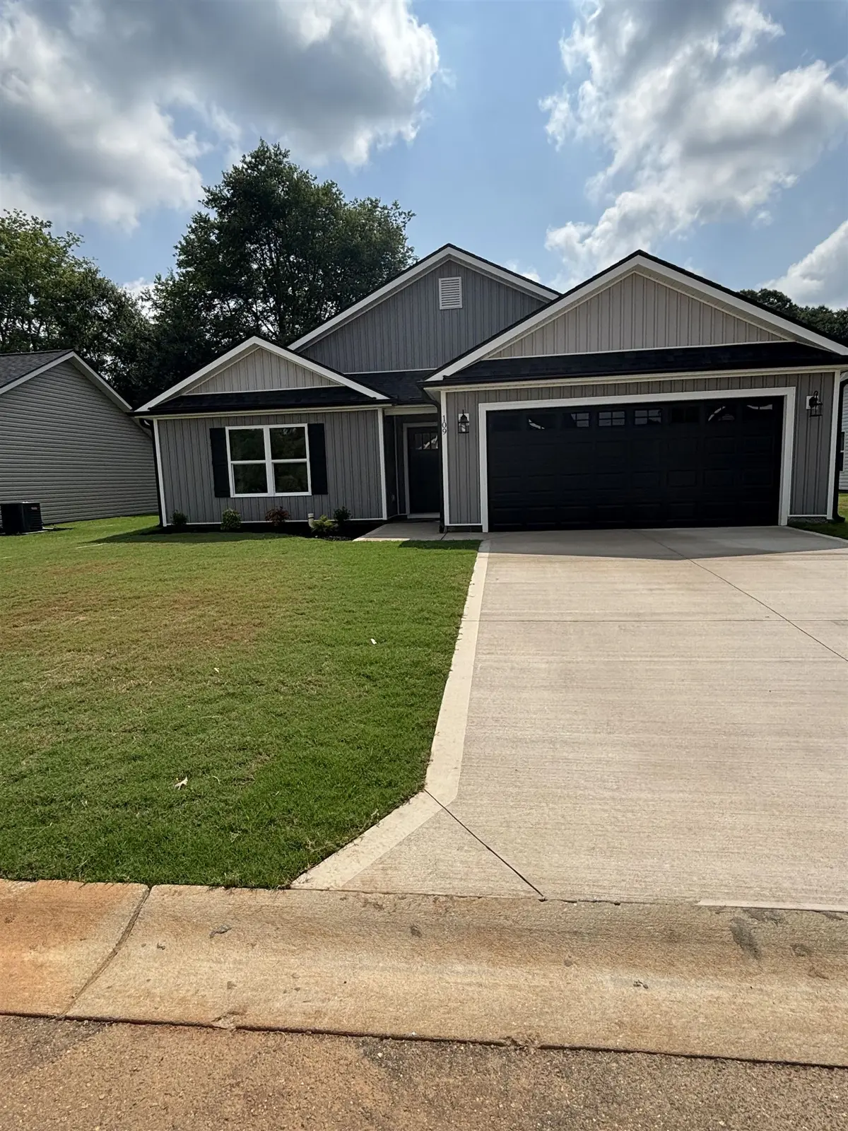 109 Addison Creek LN, Chesnee, SC 29323