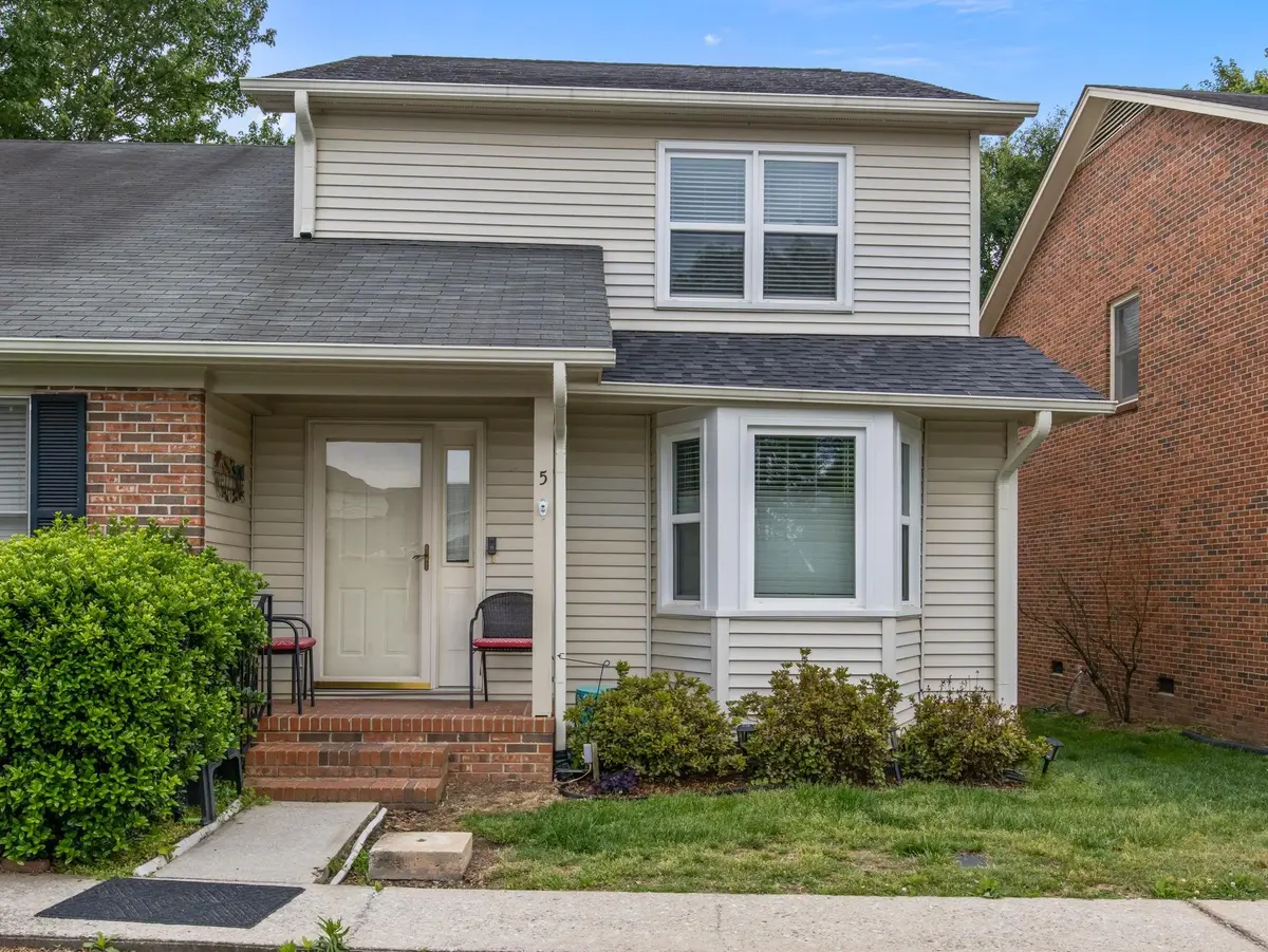 5 Hillington PL, Greer, SC 29651