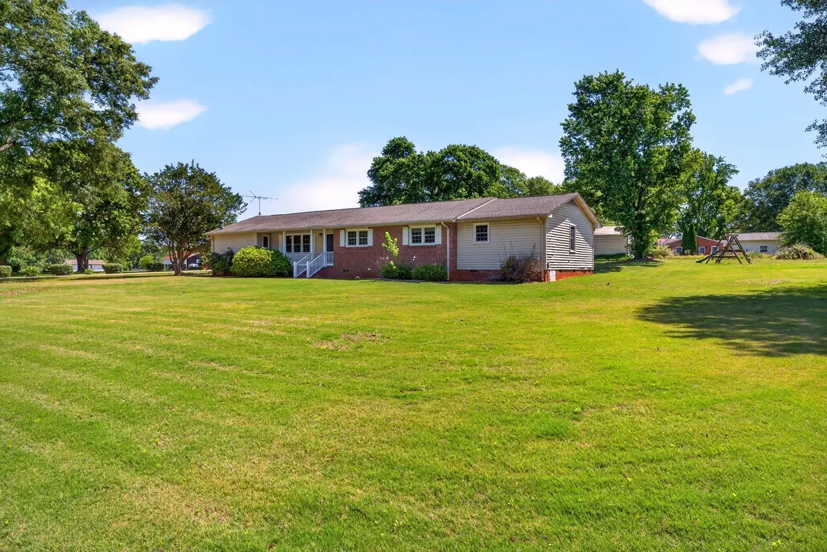 111 Highland Acres DR, Boiling Springs, SC 29316
