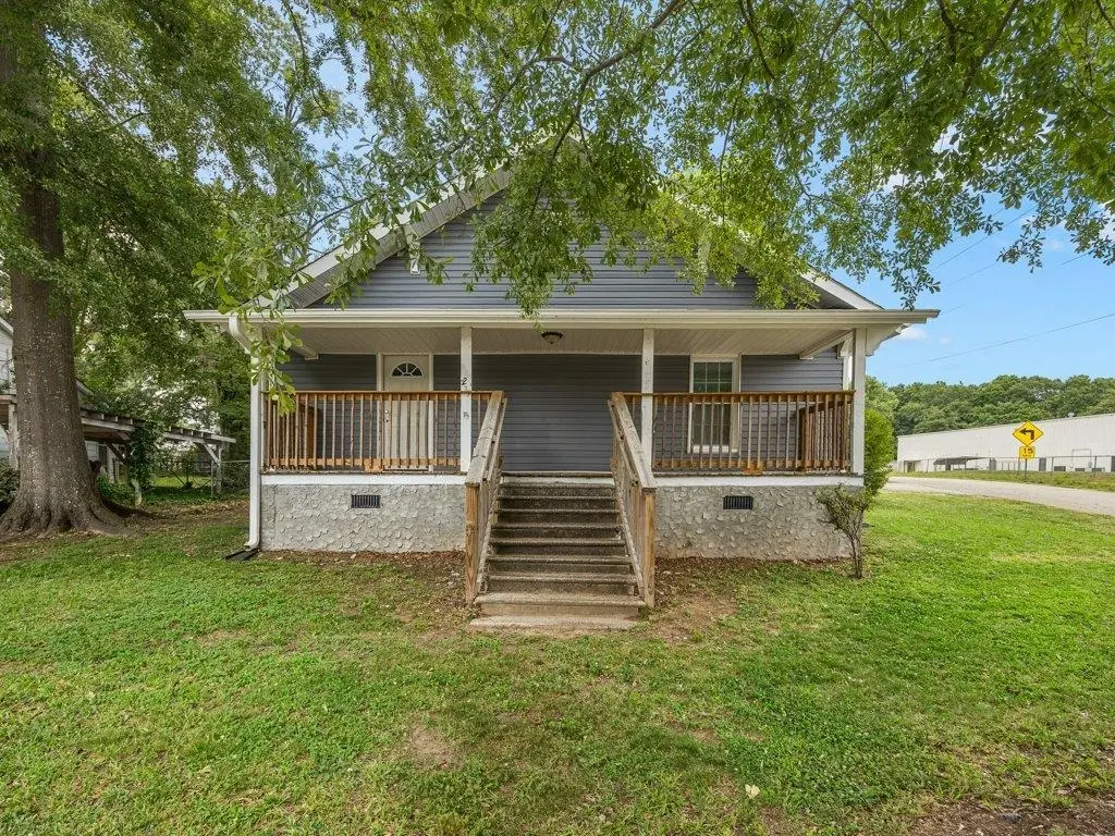 207 Poole ST, Woodruff, SC 29388-1633