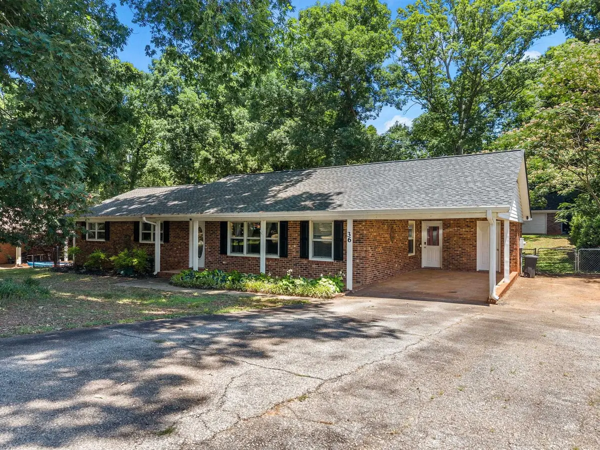 36 Annandale DR, Boiling Springs, SC 29316
