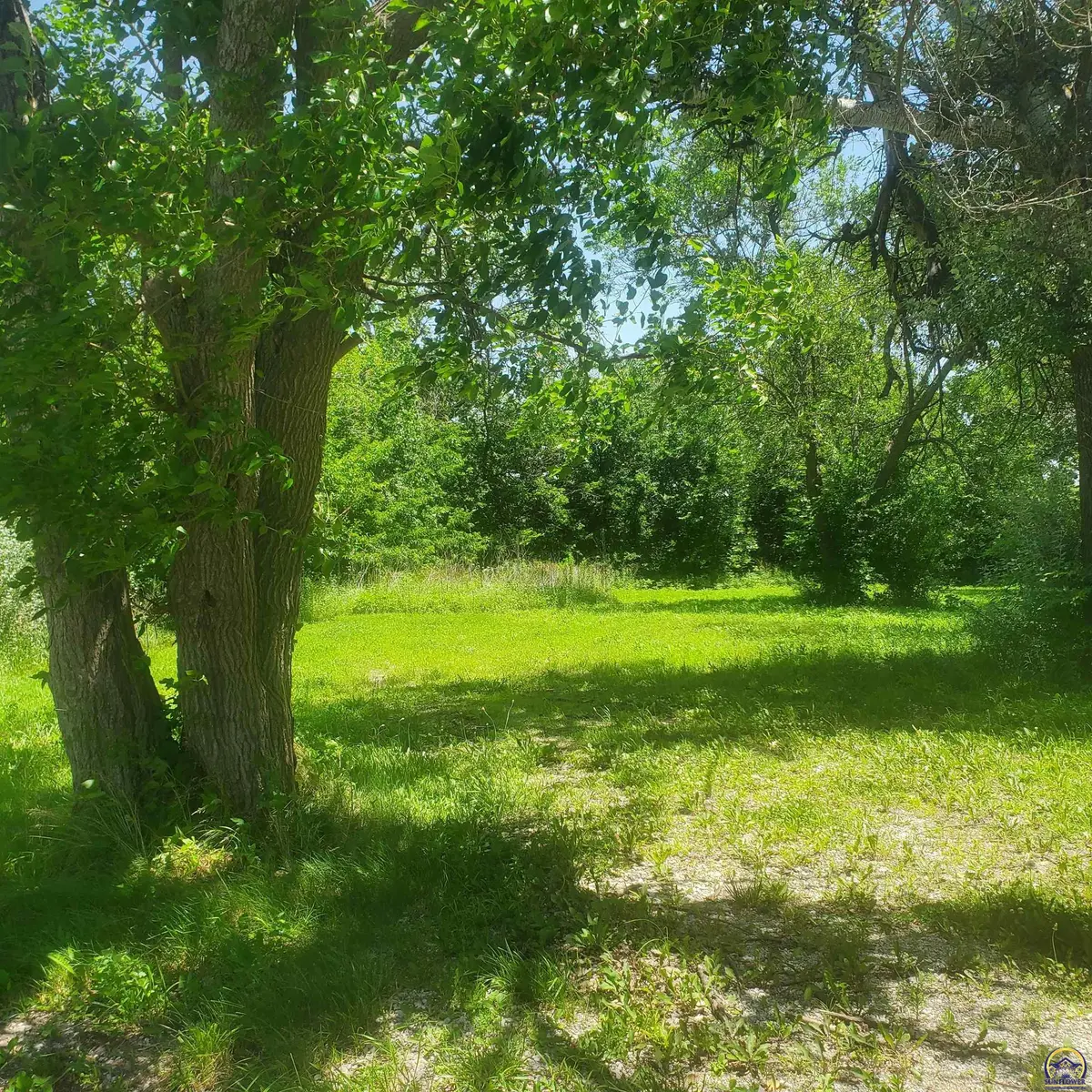524 N 6th St, Osage City, KS 66523
