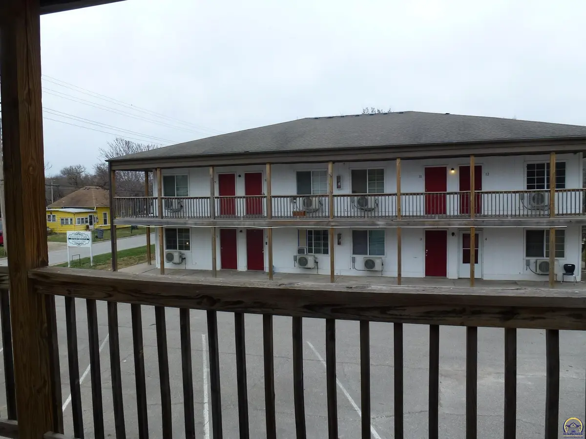 905-909 East ST, Emporia, KS 66801