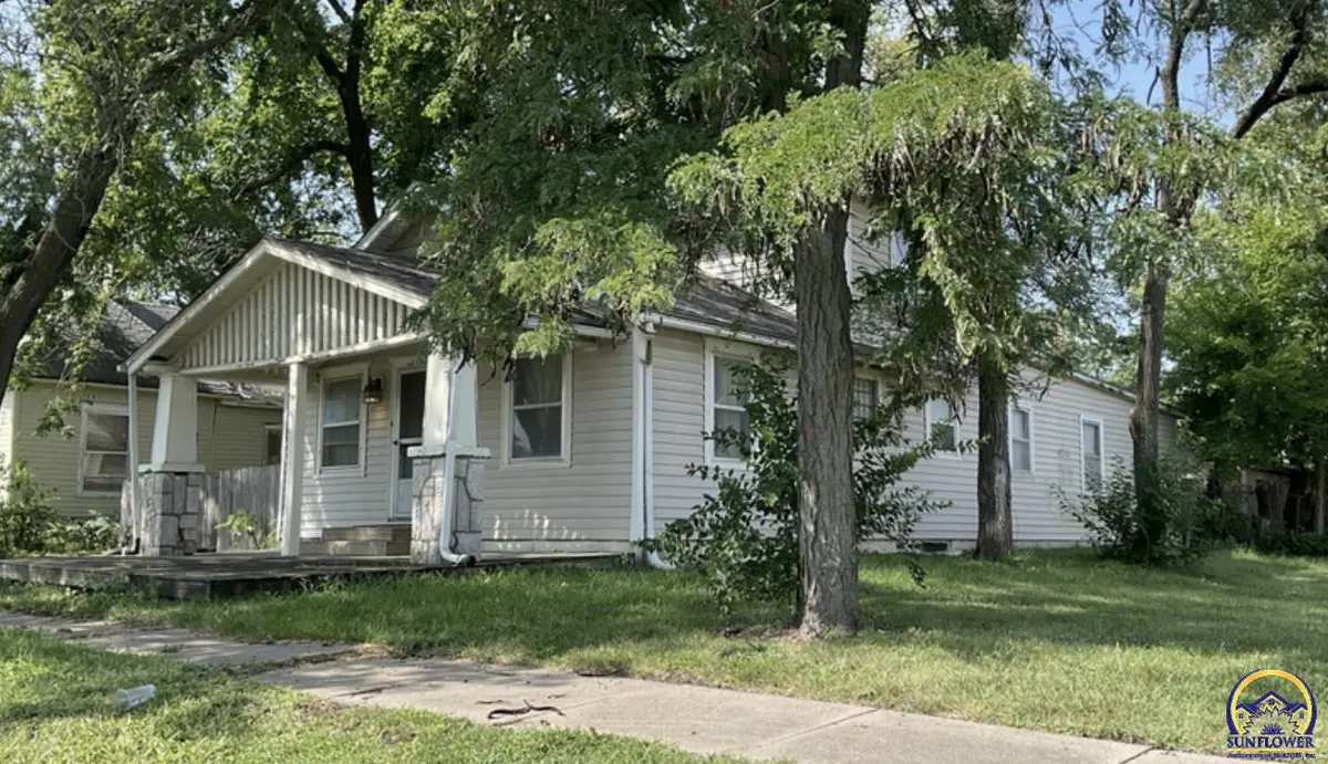 1011 SW Plass AVE, Topeka, KS 66604