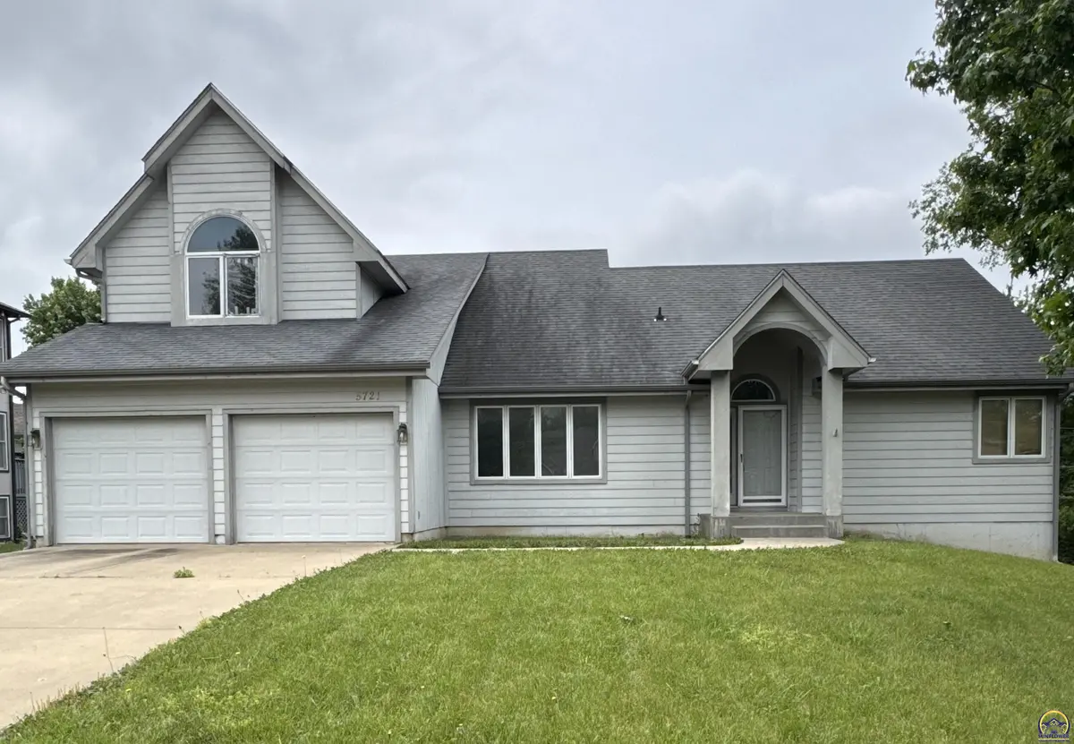 5721 SW Westport CIR, Topeka, KS 66614