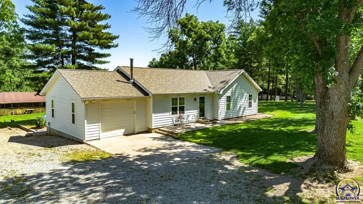 2664 27th ST, Topeka, KS 66617