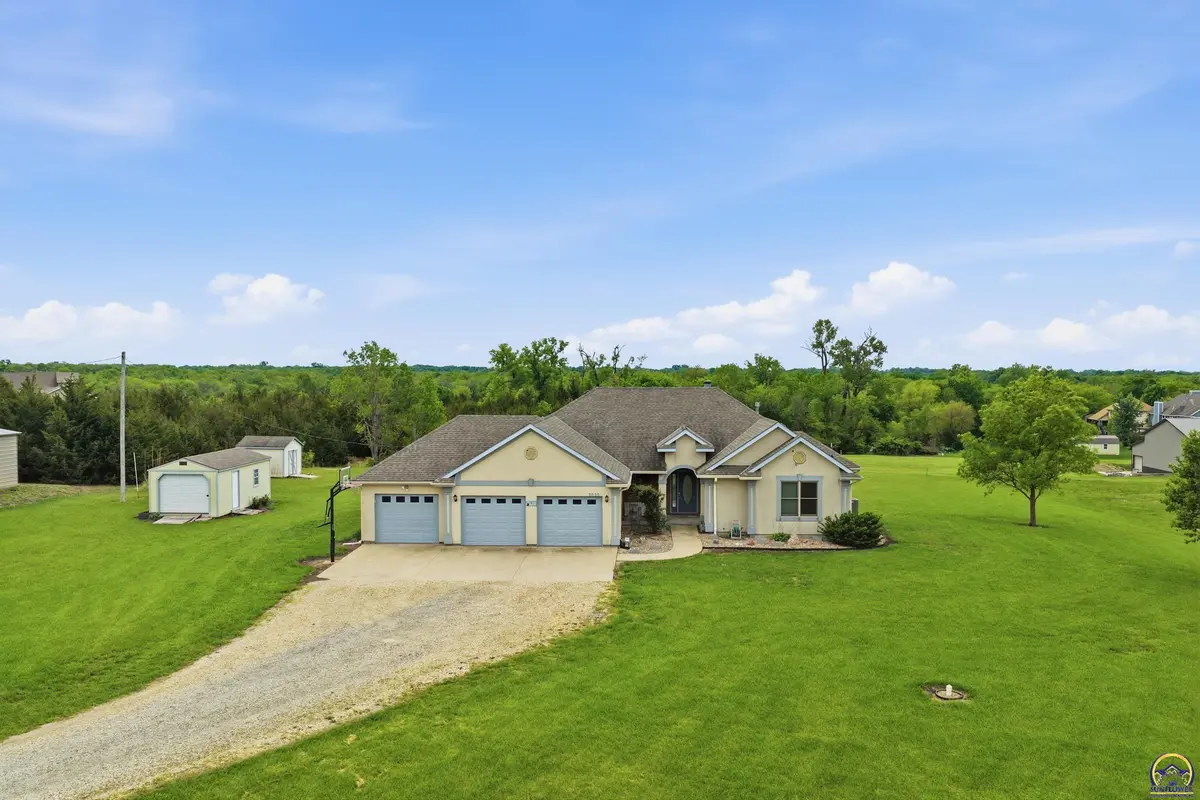 3635 SE 45th St, Berryton, KS 66409