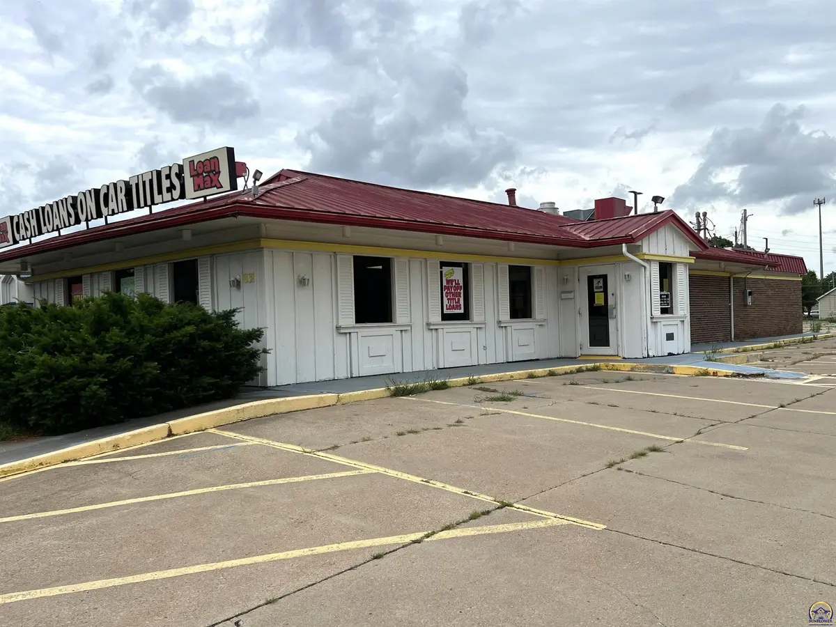831 W 6th Ave, Emporia, KS 66801