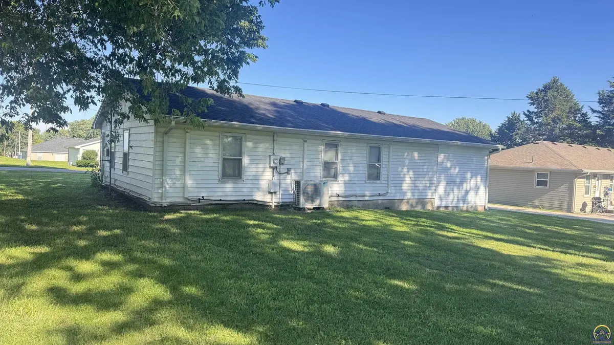 507 N Elmira St, Highland, KS 66035-4024