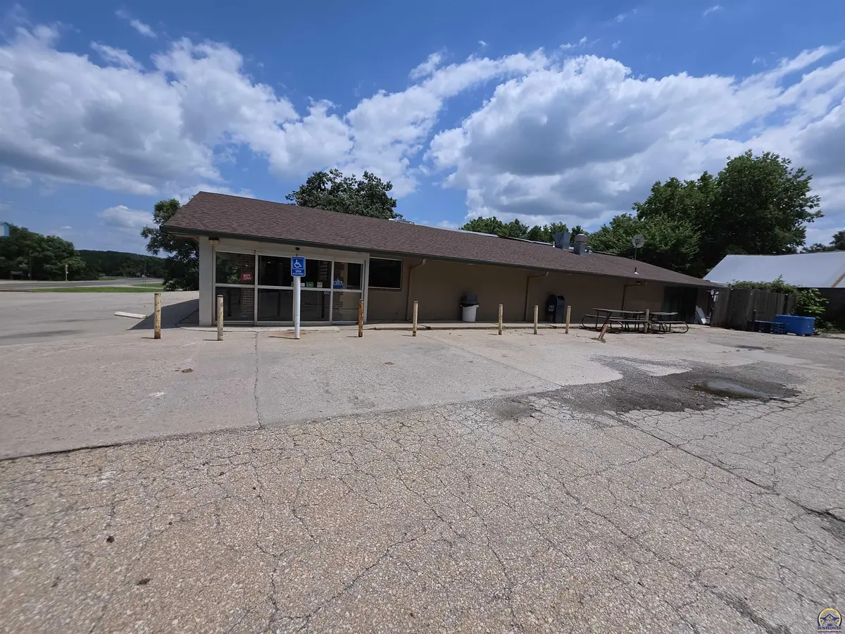 901 Oak ST, Valley Falls, KS 66088