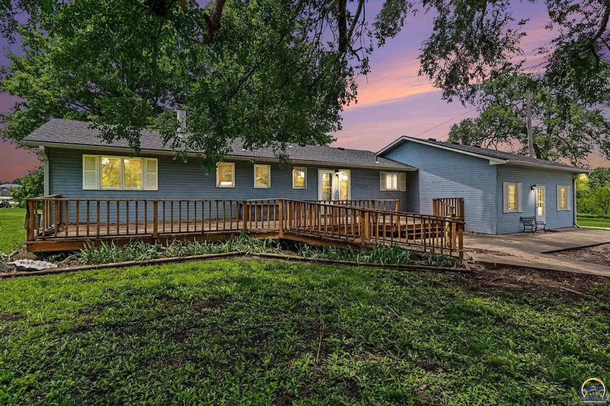 312 K-4 HWY, Meriden, KS 66512