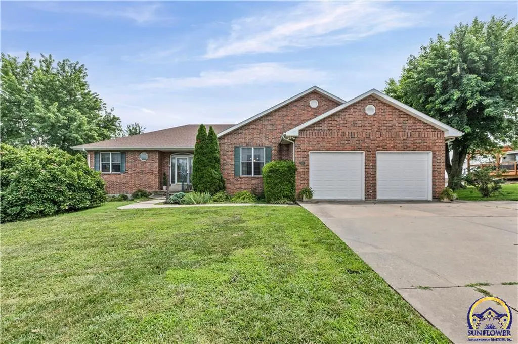 819 Pryor St, Iola, KS 66749-4002