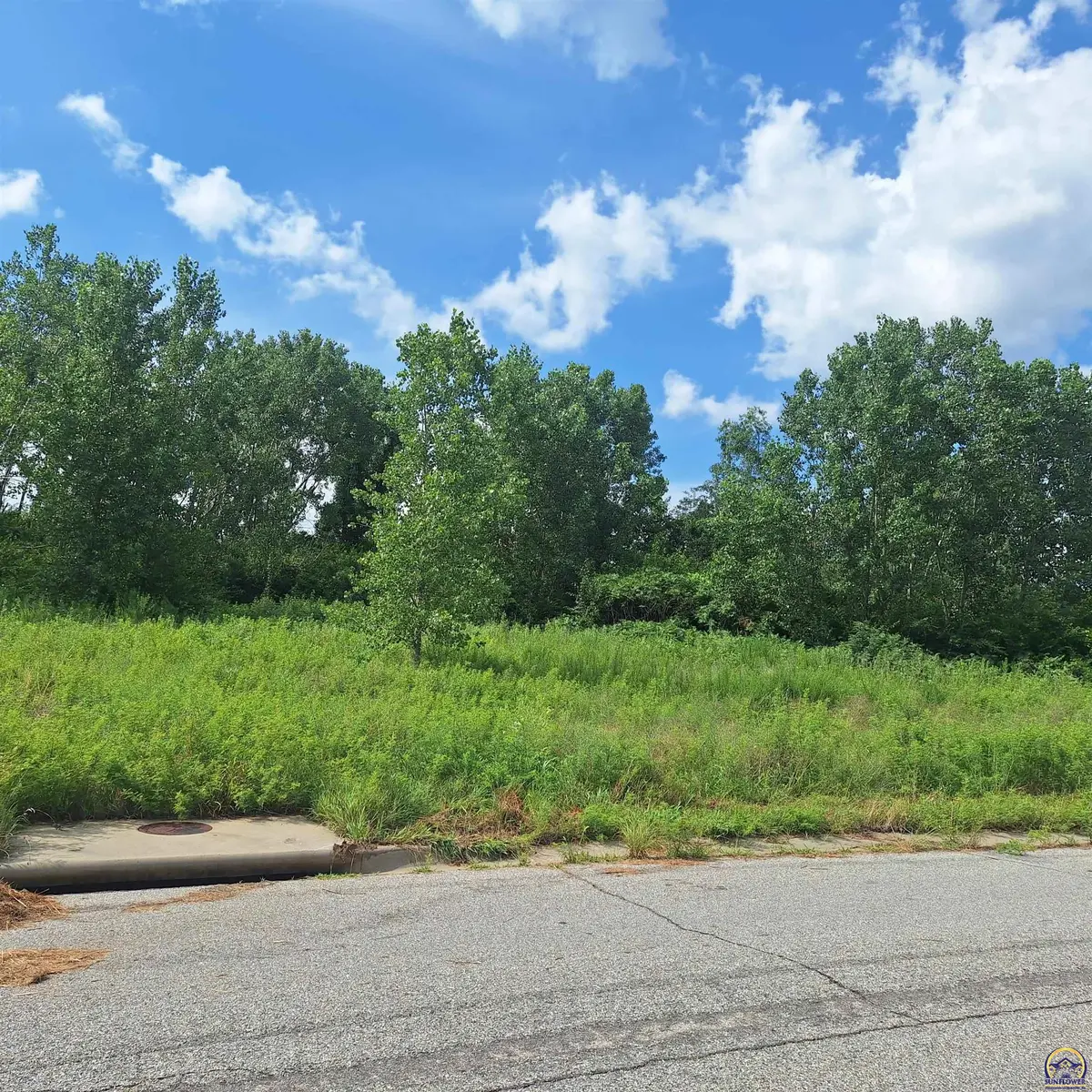 6324 SW 47th ST, Topeka, KS 66610