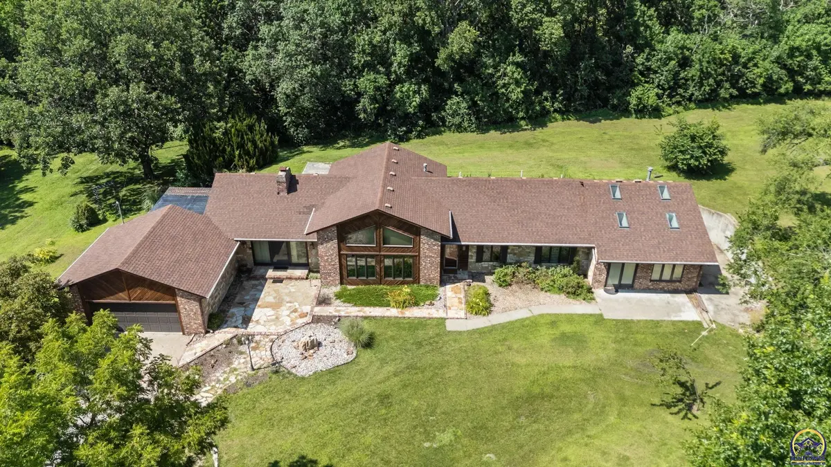 3840 NE Kimbal RD, Topeka, KS 66617