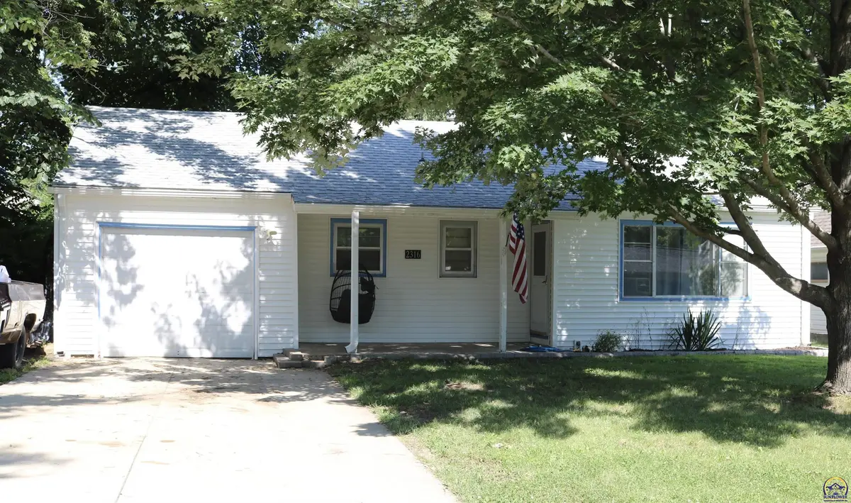 2316 SW Madeline LN, Topeka, KS 66614