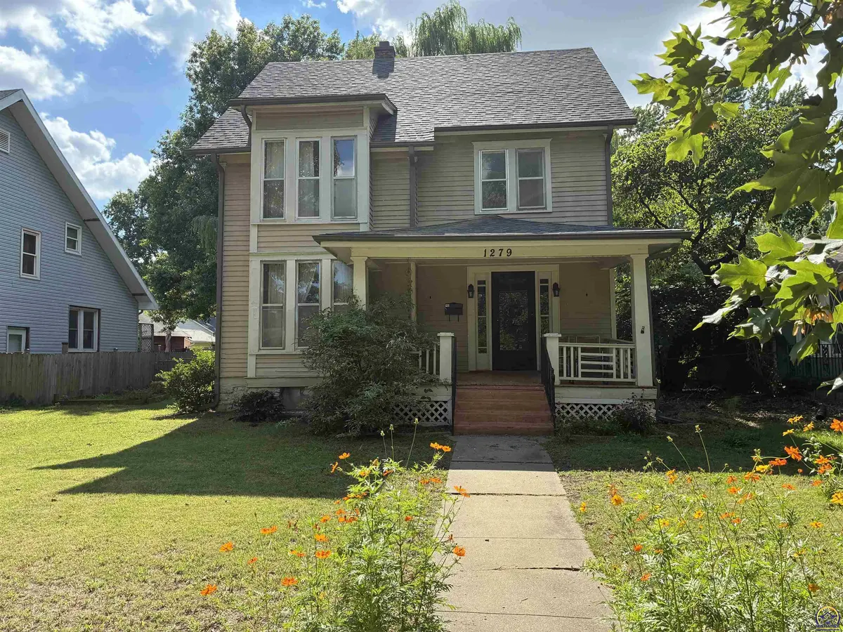 1279 SW MacVicar AVE, Topeka, KS 66604