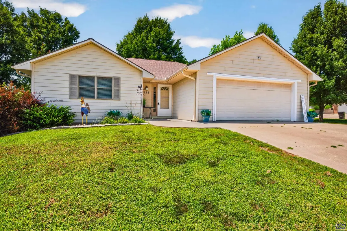 125 Shelby DR, Holton, KS 66436