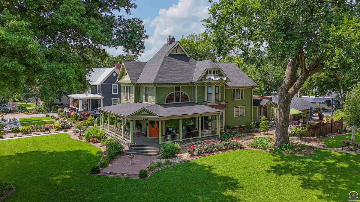 703 S 6th St, Osage City, KS 66523