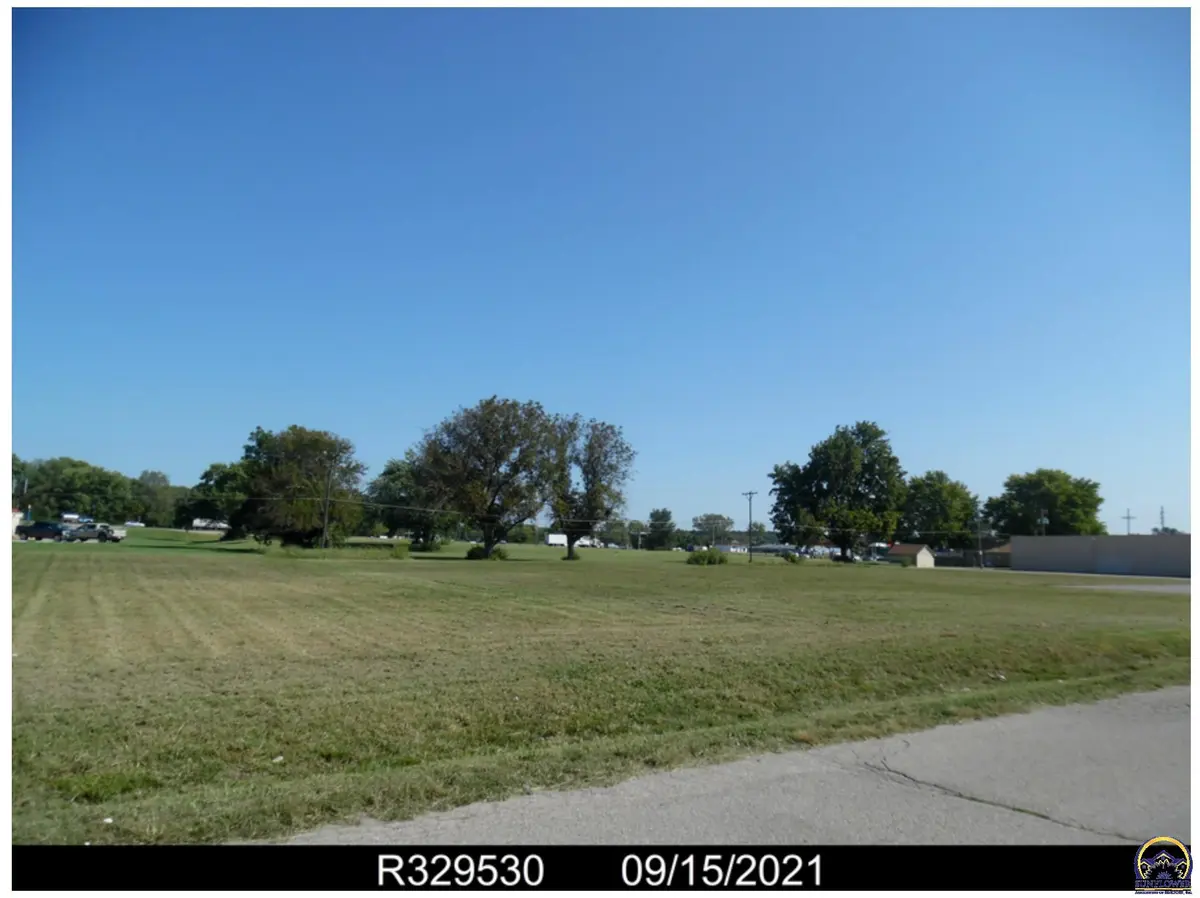 104 NW Elm Row AVE, Topeka, KS 66608