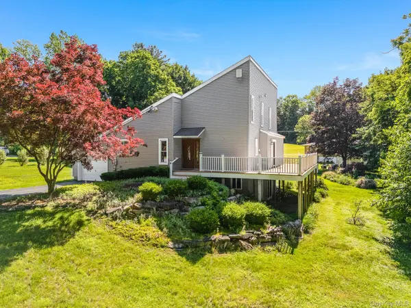 13 Riverview CIR, Poughkeepsie, NY 12601