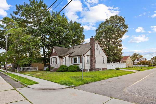 50 Manor RD, Valley Stream, NY 11580