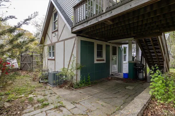 7 Amagansett DR, Sound Beach, NY 11789