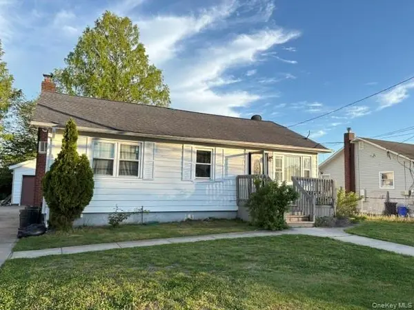 811 9th ST, West Babylon, NY 11704