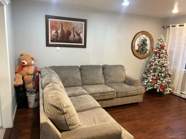 811 9th ST, West Babylon, NY 11704
