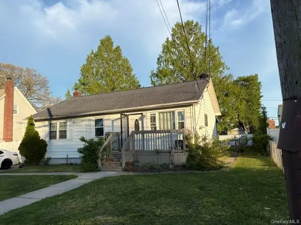 811 9th ST, West Babylon, NY 11704