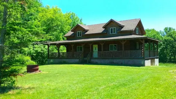 1815 Shamrock LN, Waterville, IA 52170