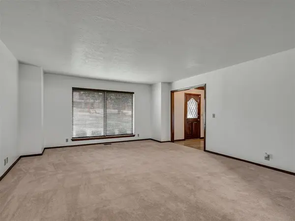 3213 Adobe DR, Edmond, OK 73013