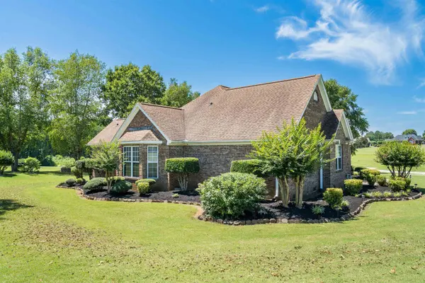 1 Carnoustie CT, Campobello, SC 29322