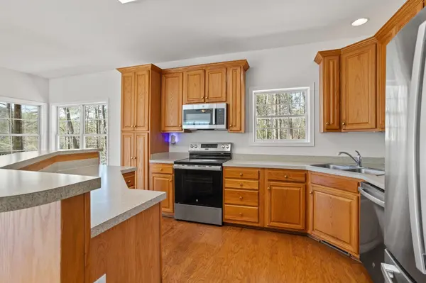 210 E Waters Edge LN, West Union, SC 29696