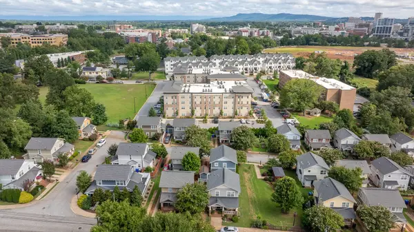2 Seawright LN, Greenville, SC 29605