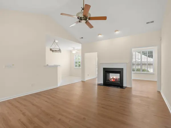 8 Wild Thorn LN, Greenville, SC 29615