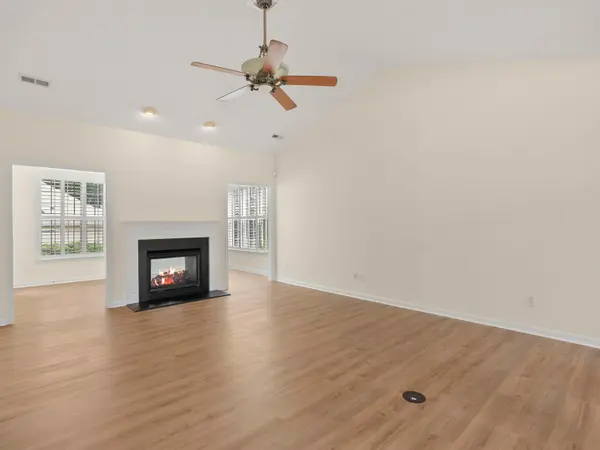 8 Wild Thorn LN, Greenville, SC 29615