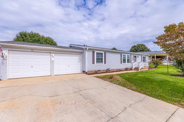 445 Riverwind DR, Hendersonville, NC 28739