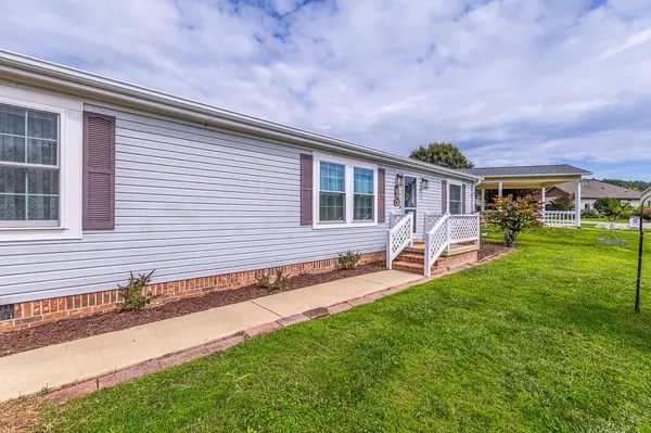 445 Riverwind DR, Hendersonville, NC 28739