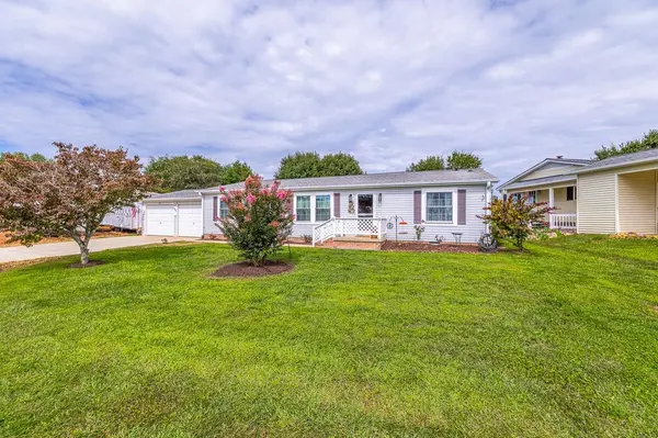 445 Riverwind DR, Hendersonville, NC 28739