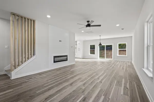 101 Daisy LN, Easley, SC 29640-2034