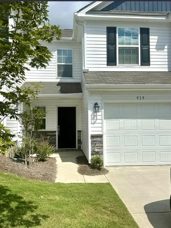 919 Powder Creek Dr DR, Reidville, SC 29375