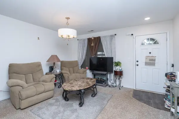 3 Heatherfield DR, Simpsonville, SC 29680