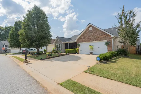 3 Heatherfield DR, Simpsonville, SC 29680