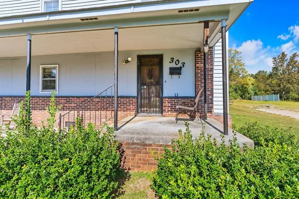 303 N Adair St, Clinton, SC 29325
