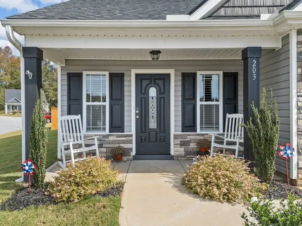 203 Minnie Crain DR, Inman, SC 29349