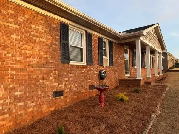 18 Annandale DR, Boiling Springs, SC 29316-9313